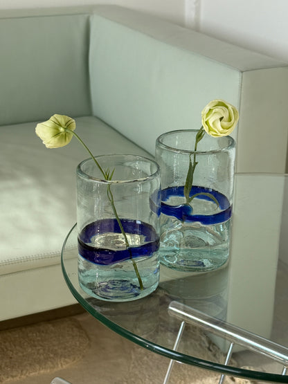 Mundblæste glas med blå detalje