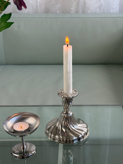 Elegant lysestage, sølvfarvet