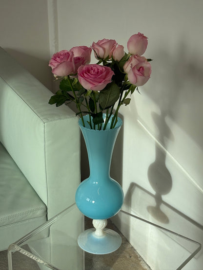 Blå/hvid vase, opalglas