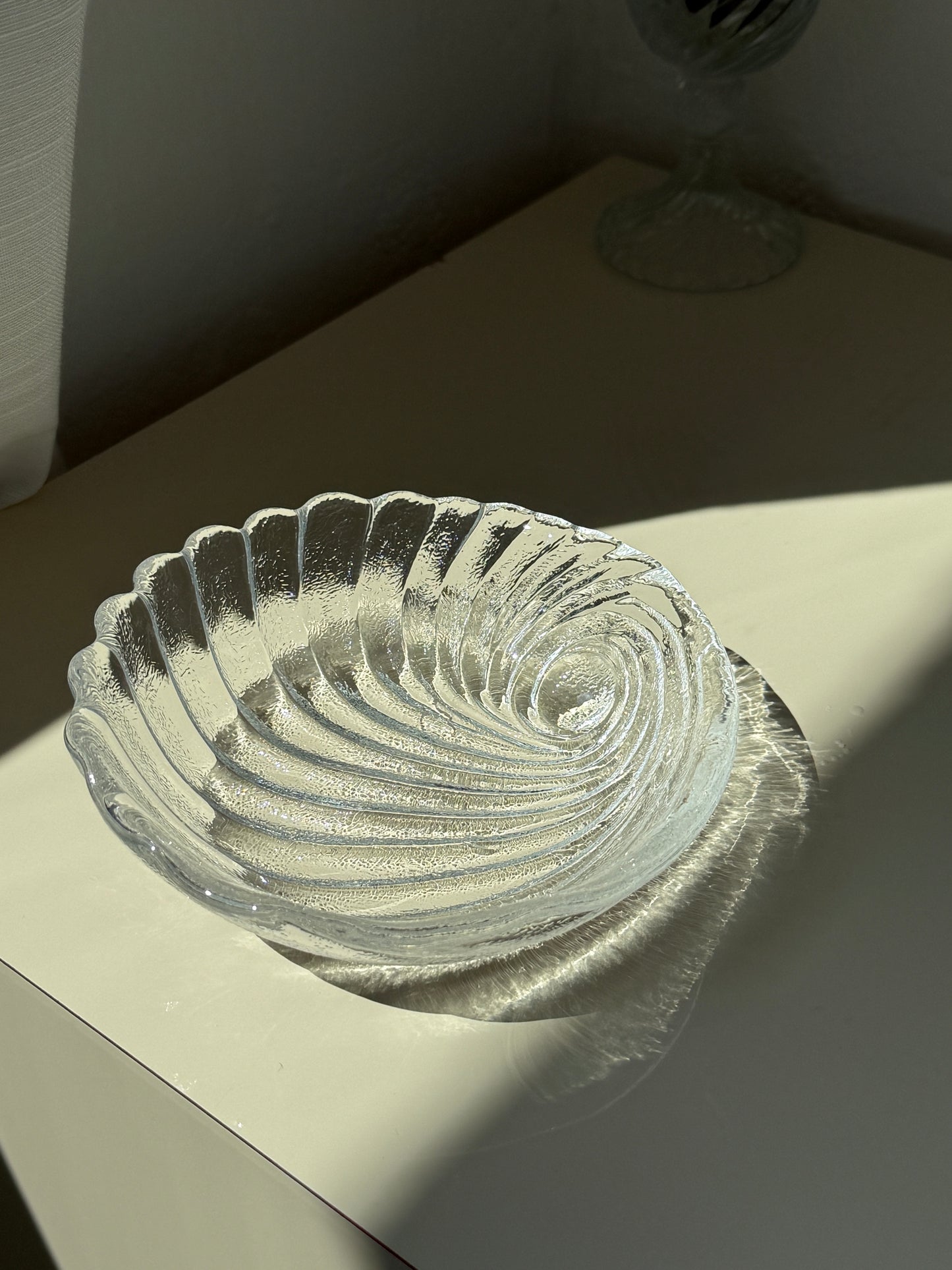 Glasskål med struktur