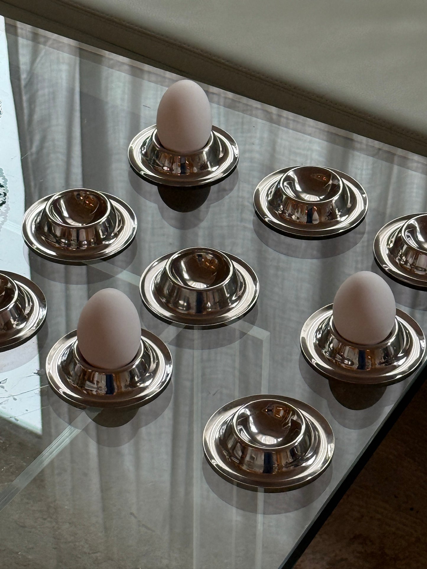 Æggebæger i metal