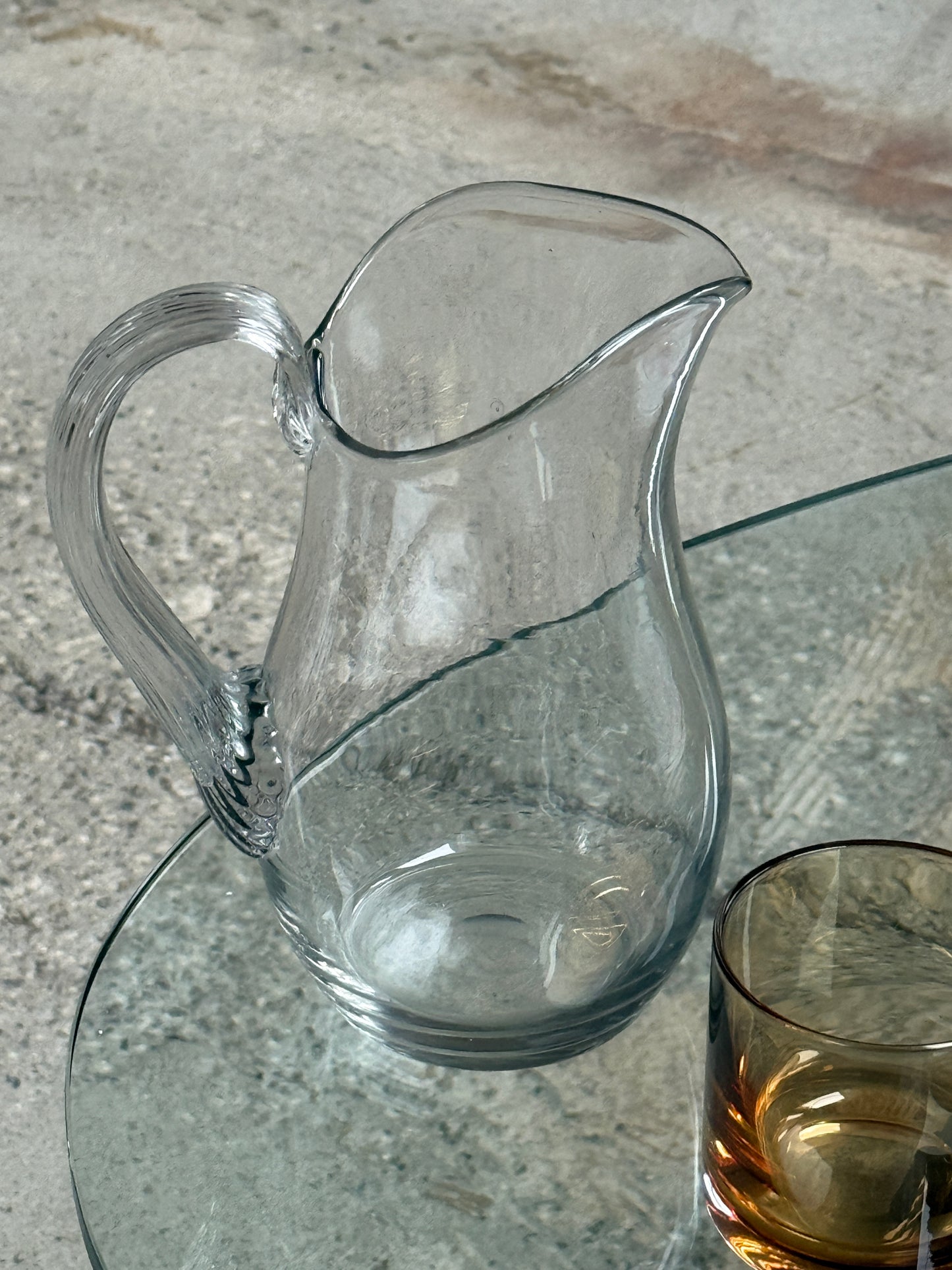 Mundblæst vandkande