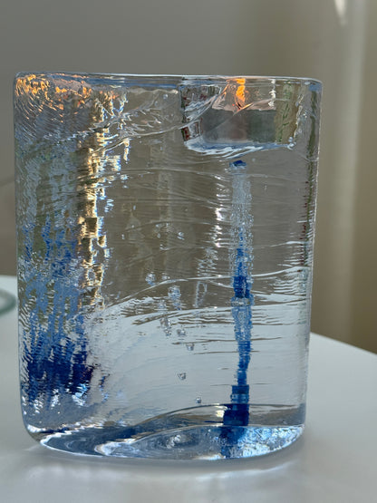 Massiv Kosta Boda lysestage med blå detaljer