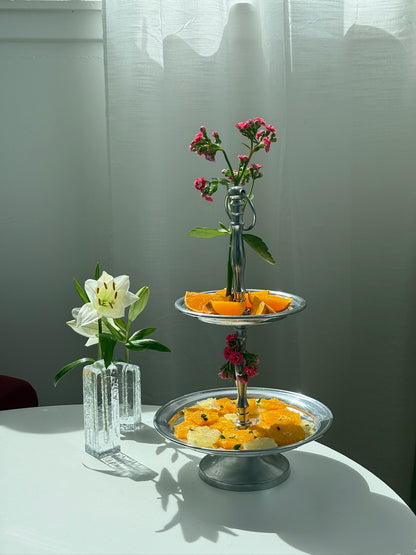 Stor to-etagers etagere / opsats i metal