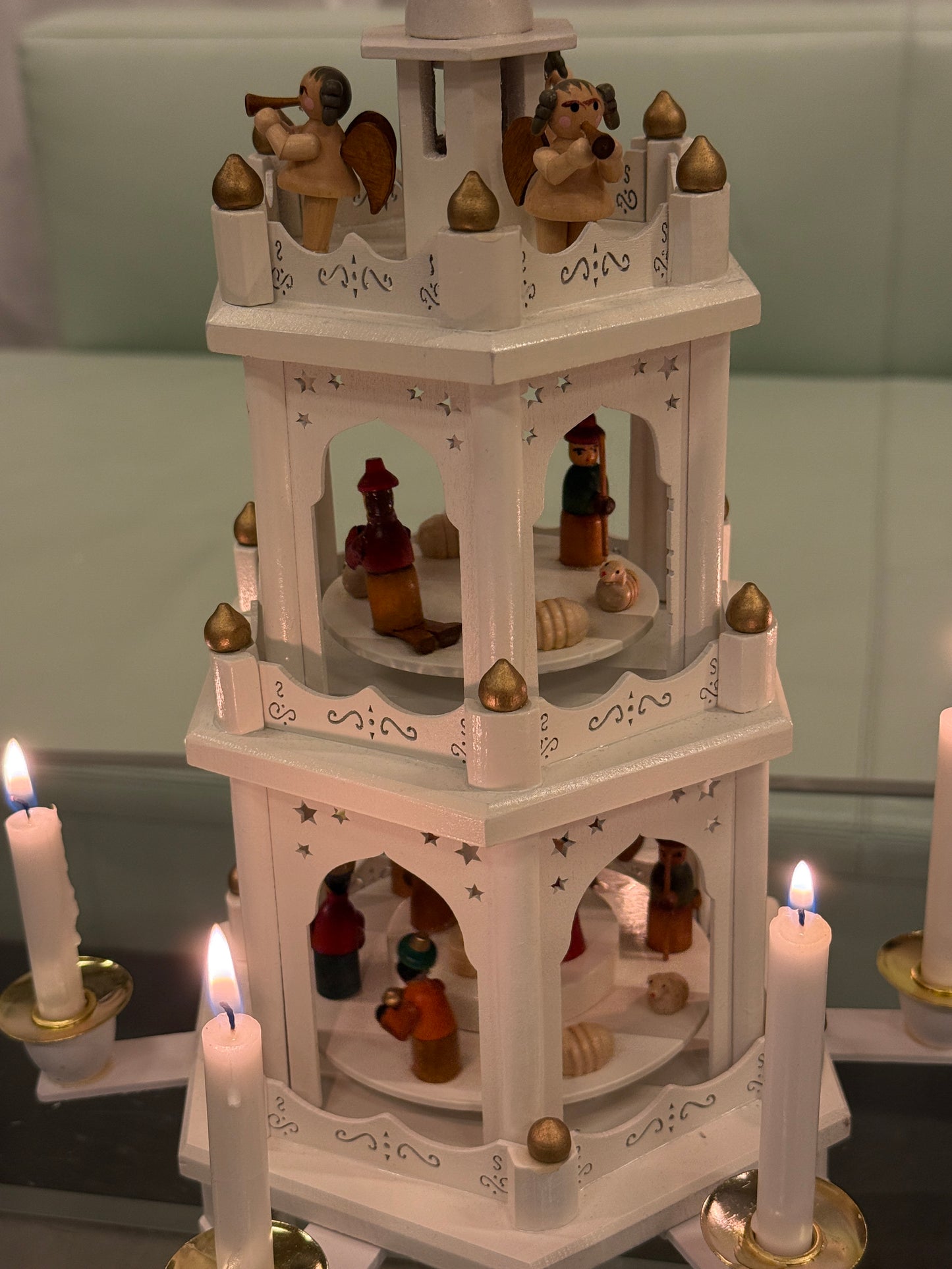 Hvid julepyramide, 3 etager