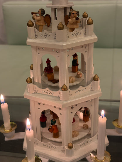 Hvid julepyramide, 3 etager