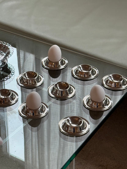 Æggebæger i metal