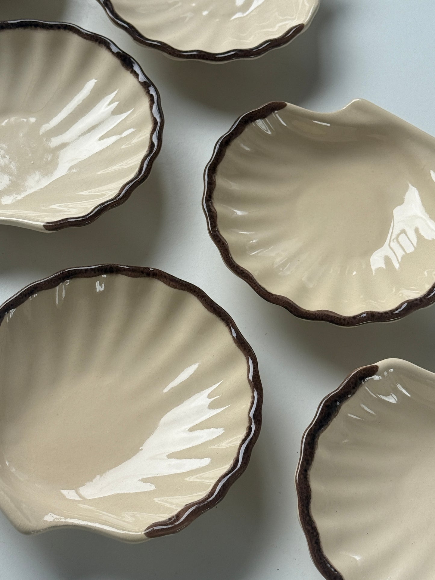 Muslingeformede serveringsskåle