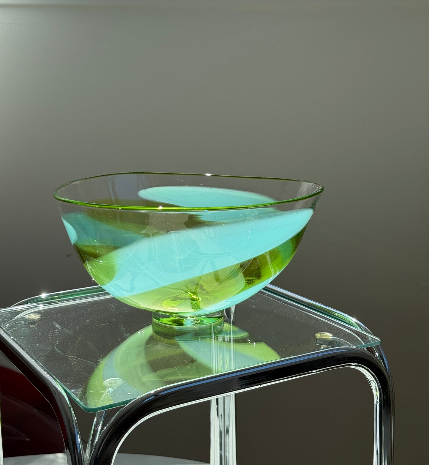 Stor mundblæst glasskål i grønne & blå nuancer