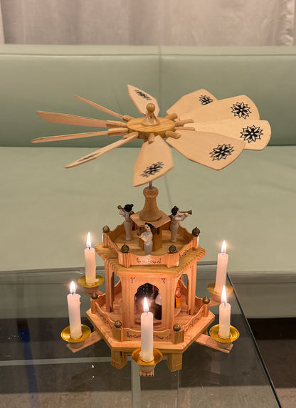 Julepyramide i træ, 2 etager