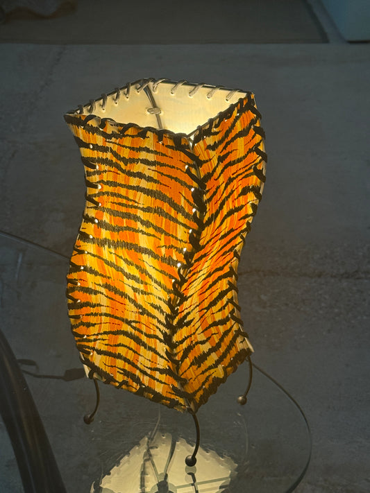 Bordlampe med tigerprint