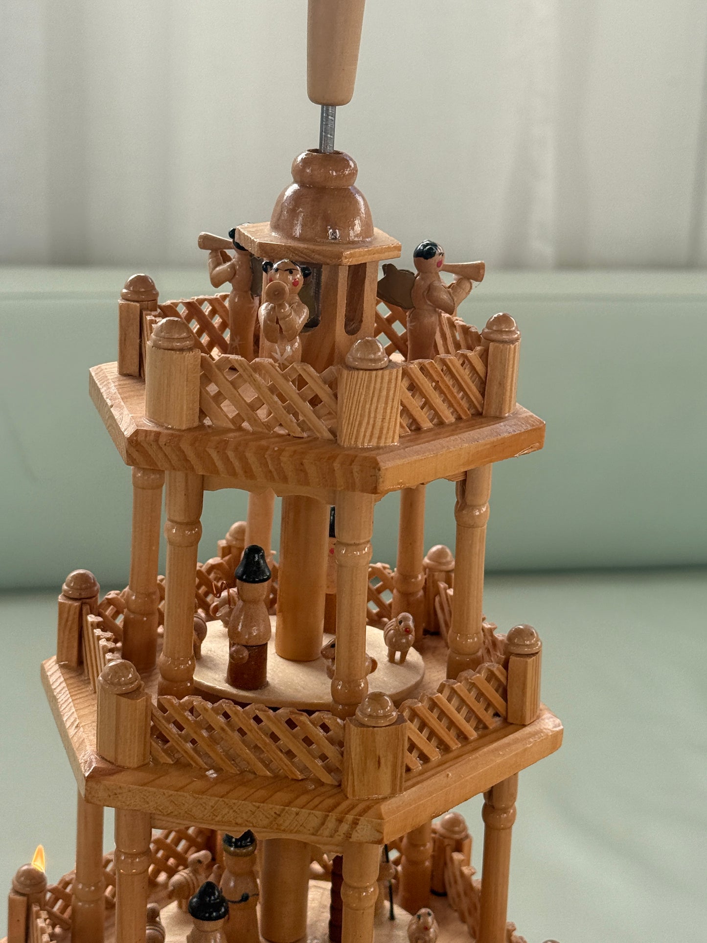 Julepyramide i naturlige nuancer - 4 etager