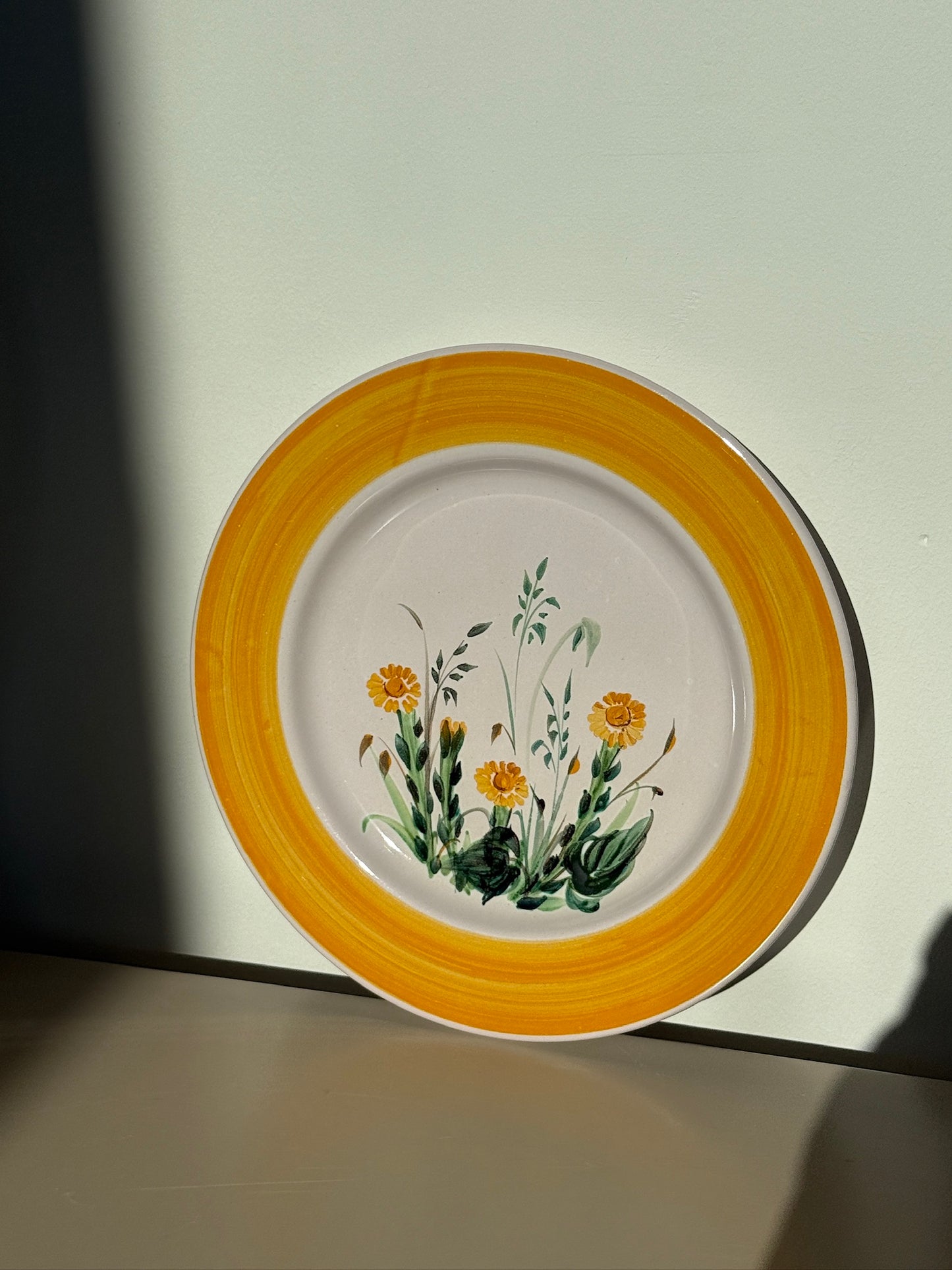 Keramikophæng, blomstertallerken