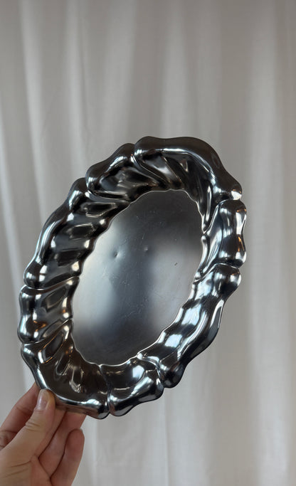 Ovalt fad med bølgekant, krom