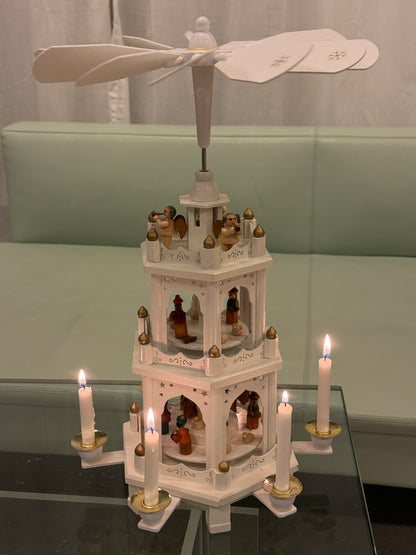 Hvid julepyramide, 3 etager