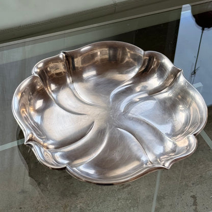 Stort serveringsfad i rustfrit stål fra 1953