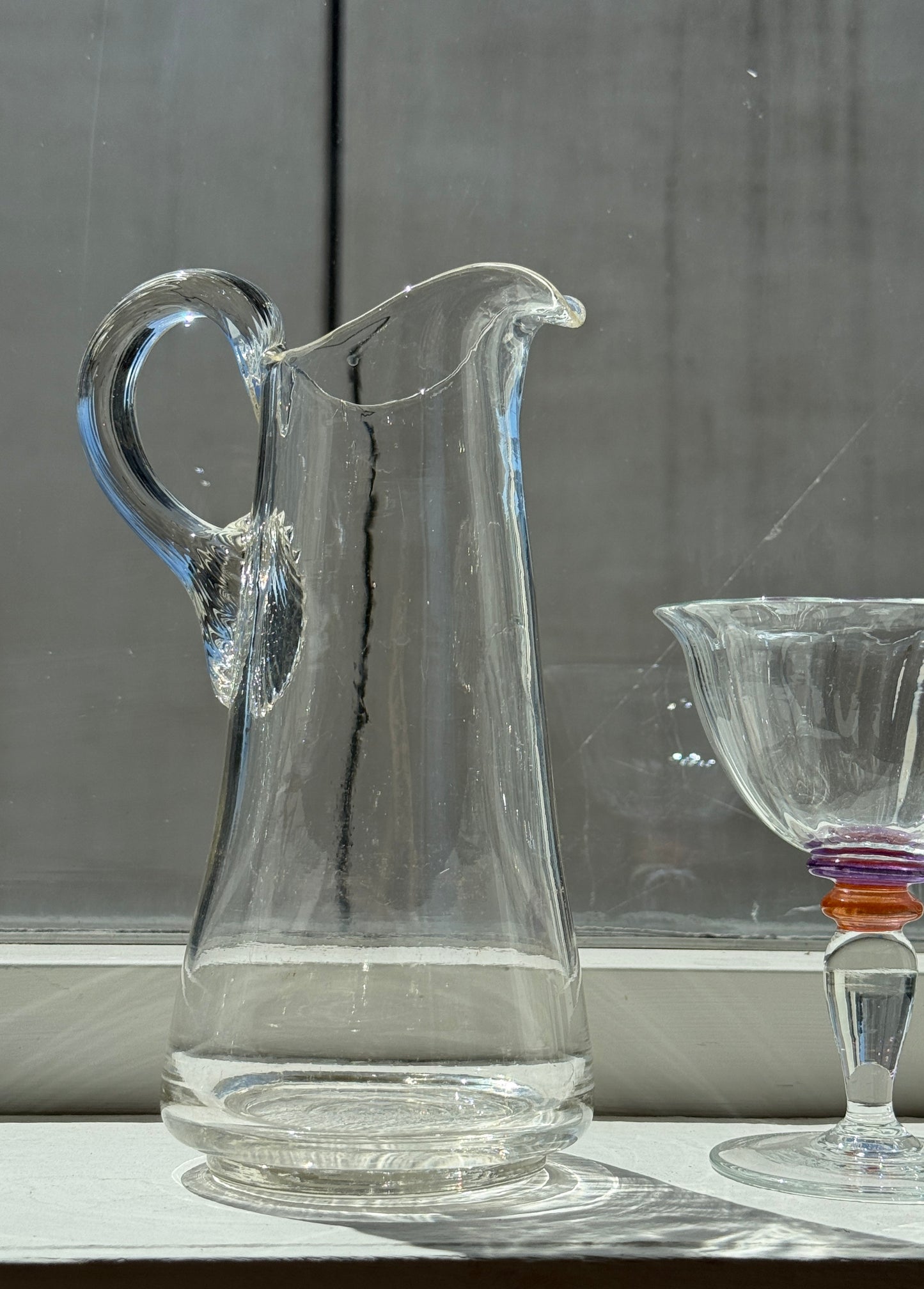 Mundblæst glaskande m. elegant hank