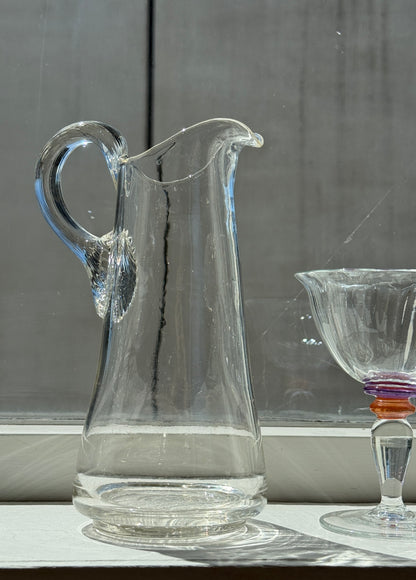 Mundblæst glaskande m. elegant hank