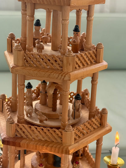 Julepyramide i naturlige nuancer - 4 etager