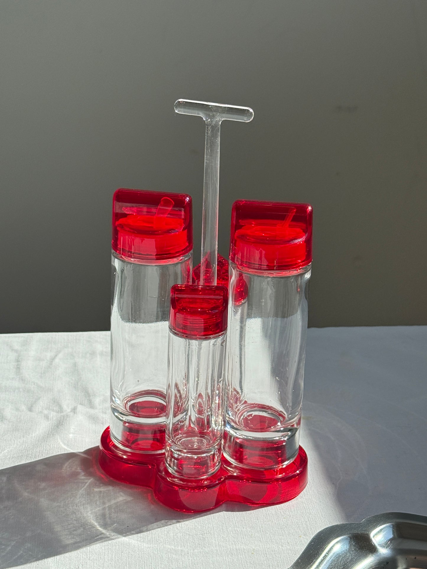 Italiensk krydderisæt i glas og rød akryl, Guzzini