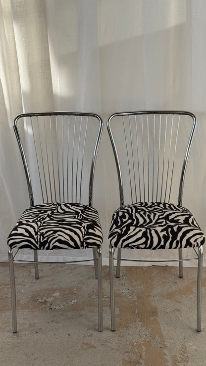 Stole med kromstel og ompolstret zebrastof