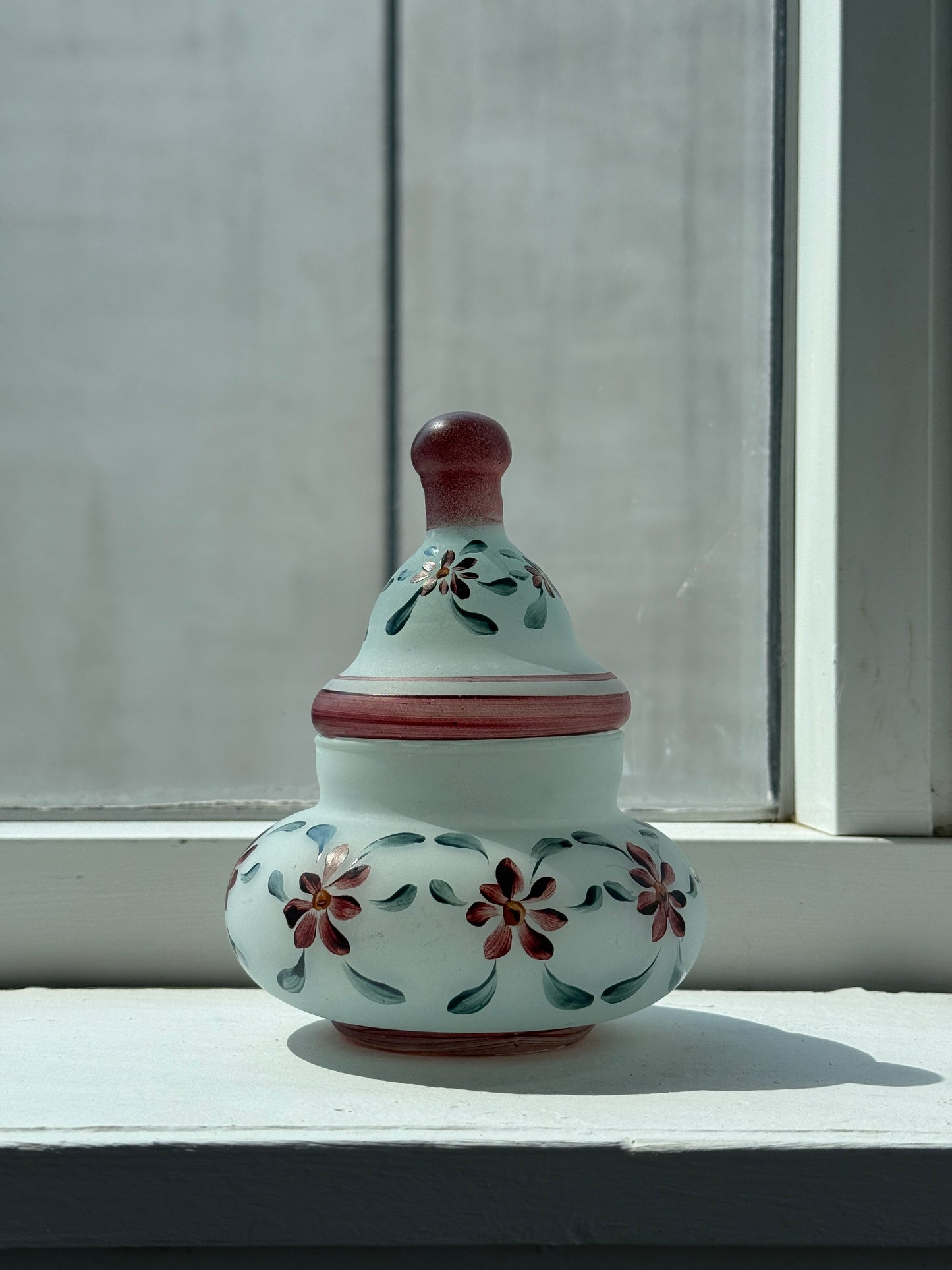 Håndmalet glaskrukke med låg