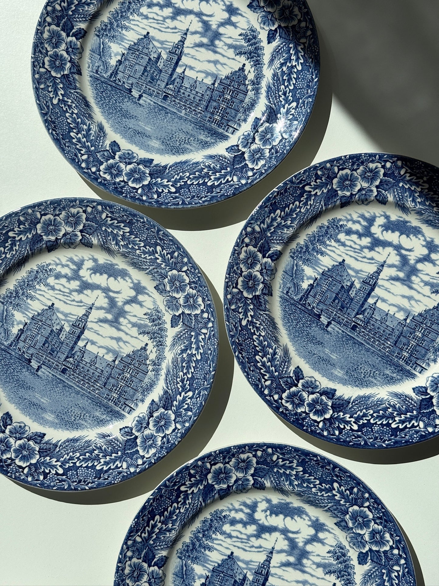 Engelske, blå tallerkner