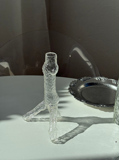 Glasvase på tre ben