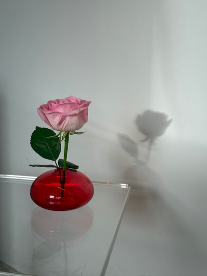 Mundblæst, rød glasvase