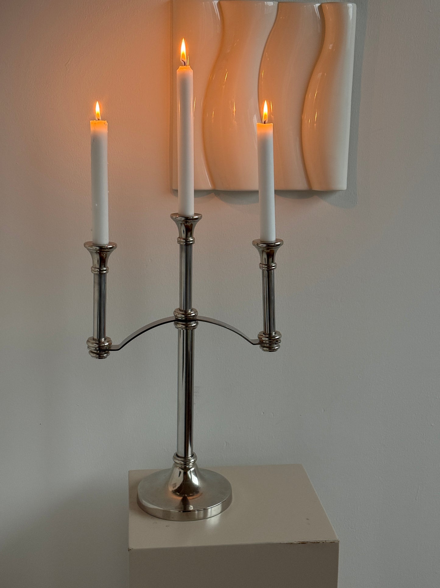 Klassisk trearmet lysestage