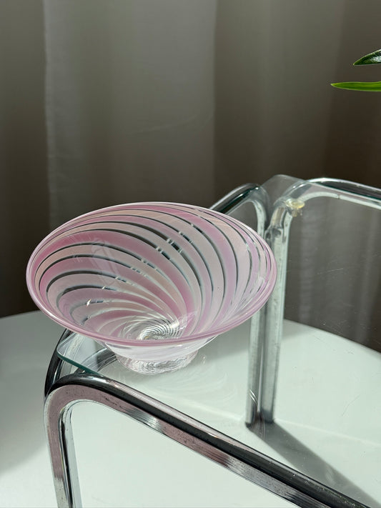 Mundblæst skål fra Gudhjems Glasrøgeri