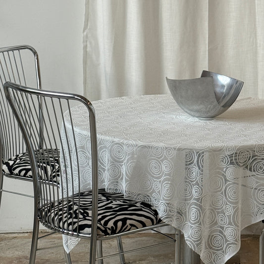 Skulpturel skål i aluminium