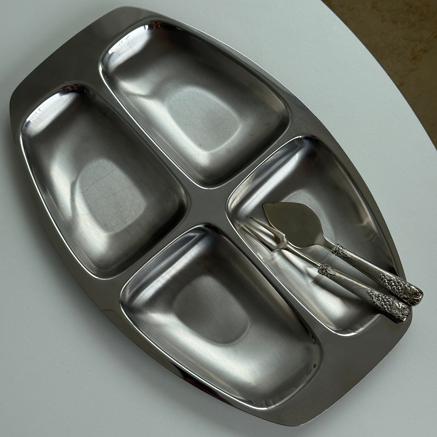 Alessi serveringsfad med 4 rum – inox 18/10