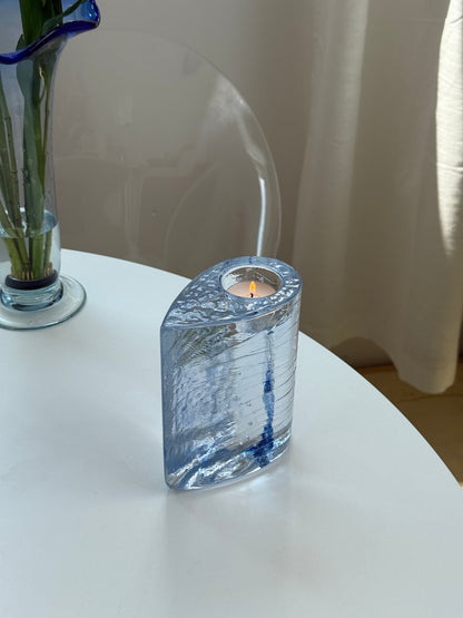 Massiv Kosta Boda lysestage med blå detaljer