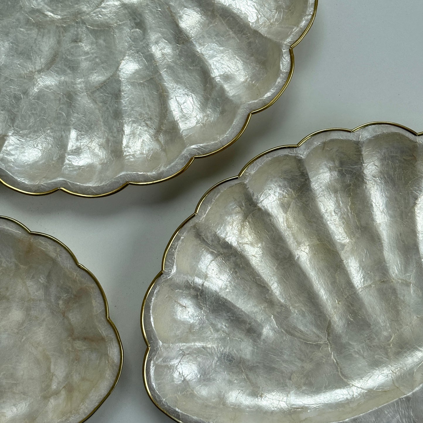 Serveringsfade i perlemor, sæt med 3