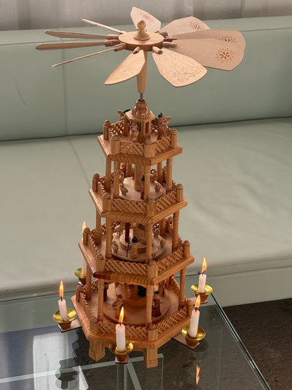 Julepyramide i naturlige nuancer - 4 etager