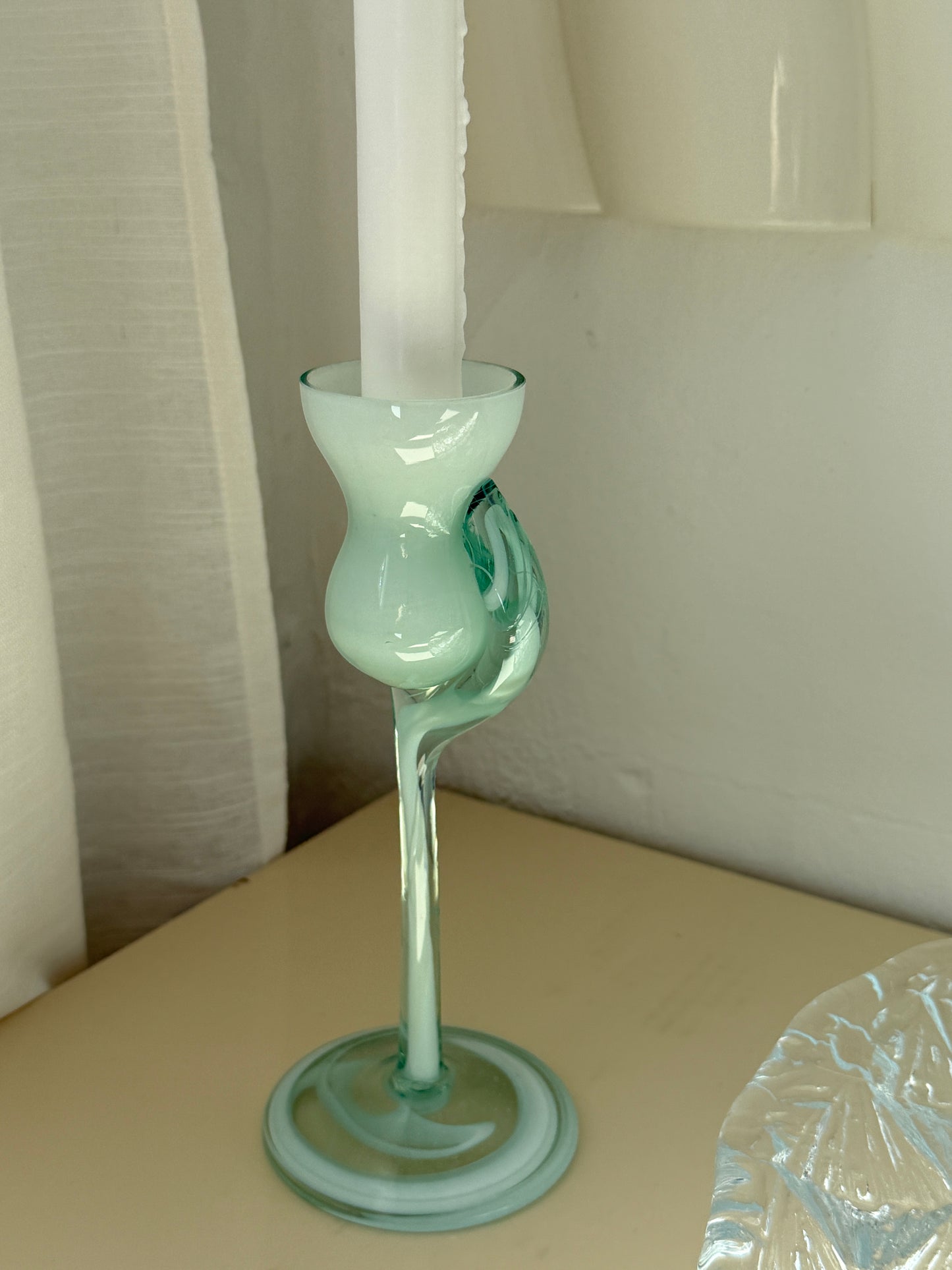 Mundblæst lysestage i lys grøn