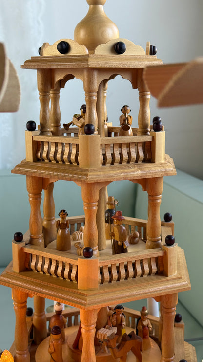 Original Erzgebirge julepyramide med elektriske lys - 60 cm
