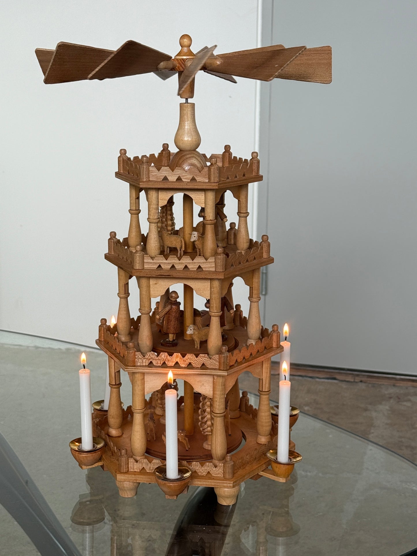 Julepyramide ~ trækarrusel