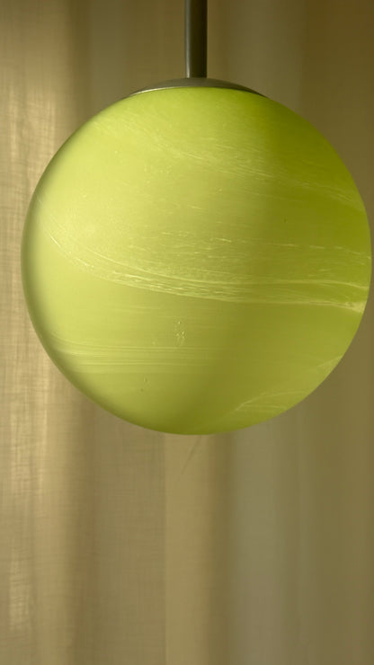 Loftlampe i lysegrønt glas