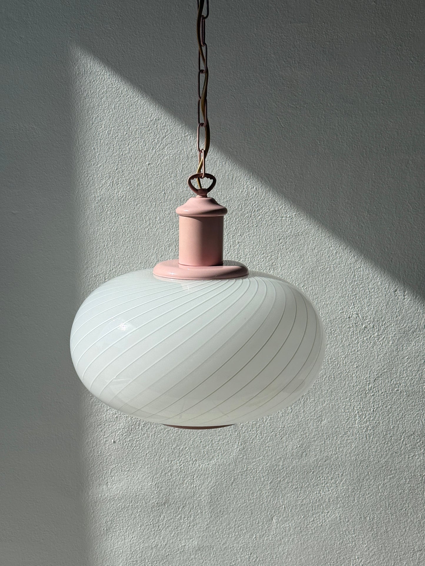 Vintage Murano pendel, hvid med lyserøde detaljer