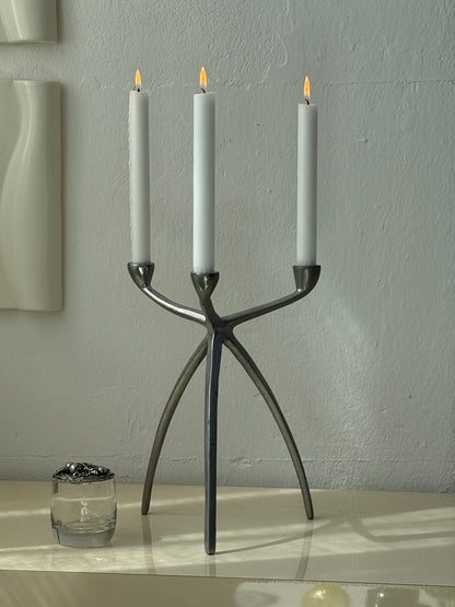 Lysestage med tre ben, metal