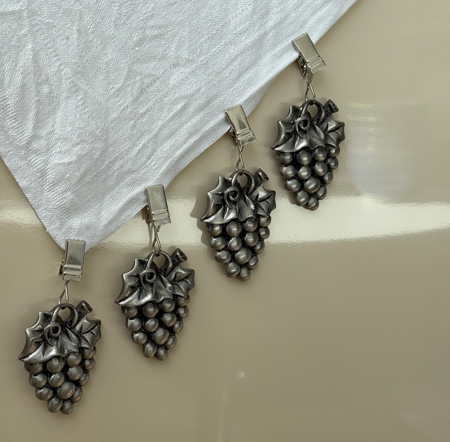 Dugeægte med druelkase, sæt af 4