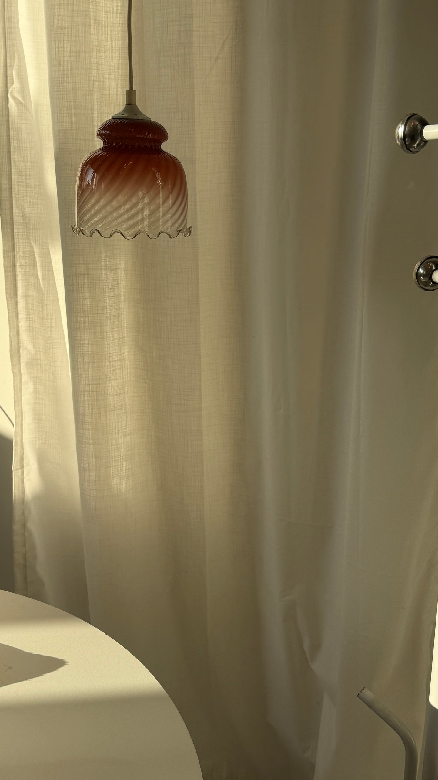 Loftslampe med bølget kant