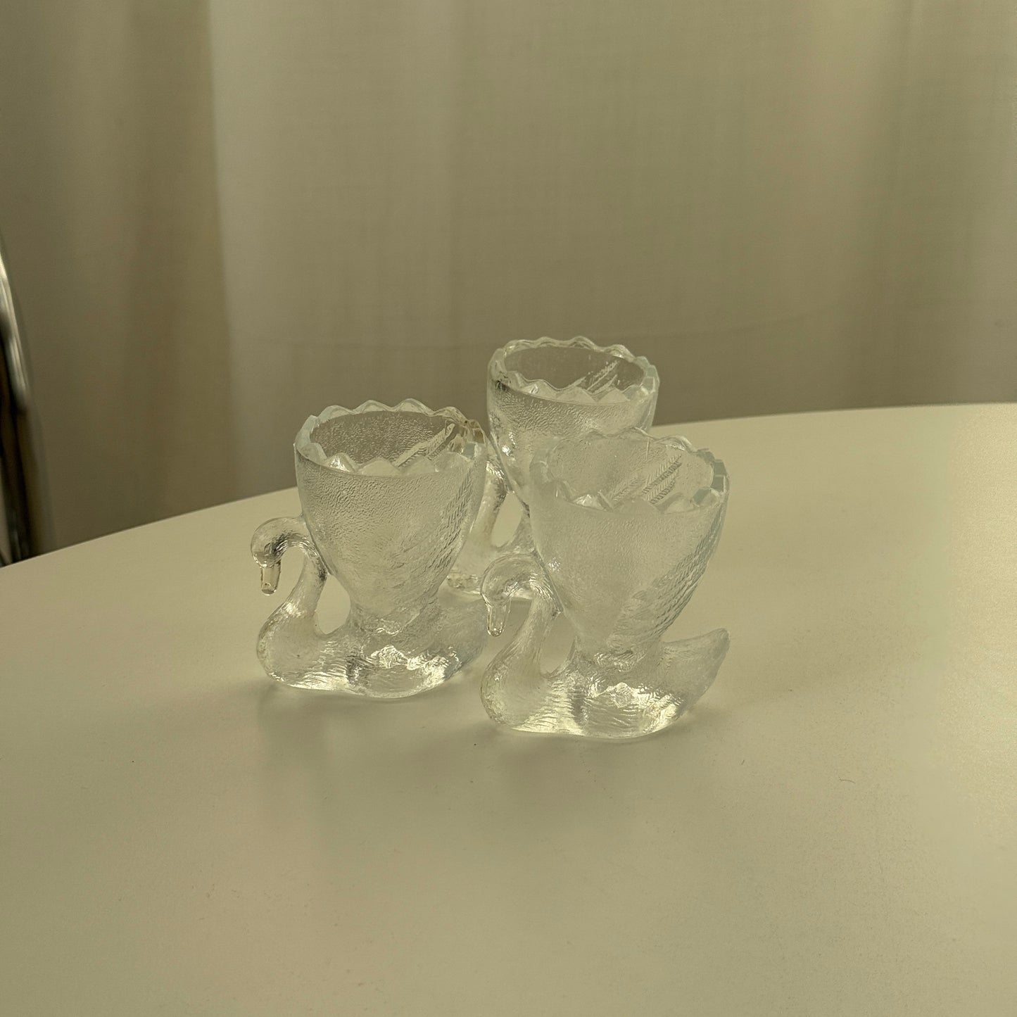 Æggebægere formet som svane, glas