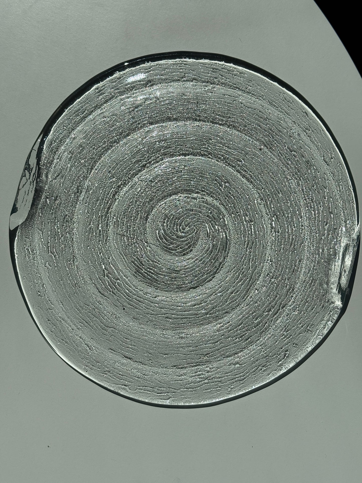 Rundt glasfad med struktur, klart glas