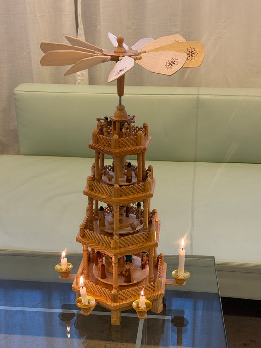 Stor julepyramide i træ, 4 etager