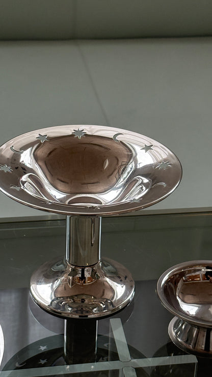 Opsats i sølvfarvet metal med stjerner & måner