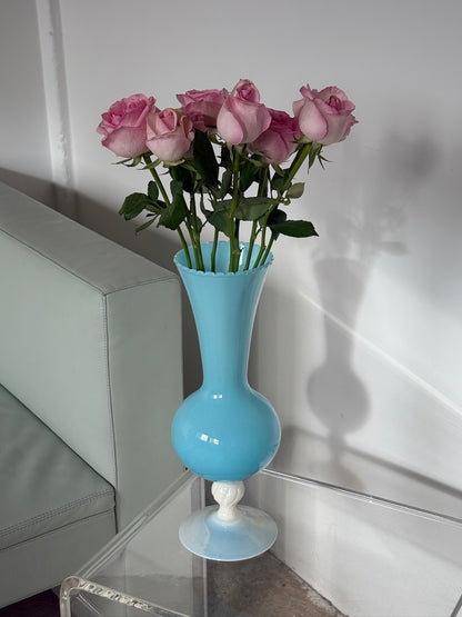 Blå/hvid vase, opalglas