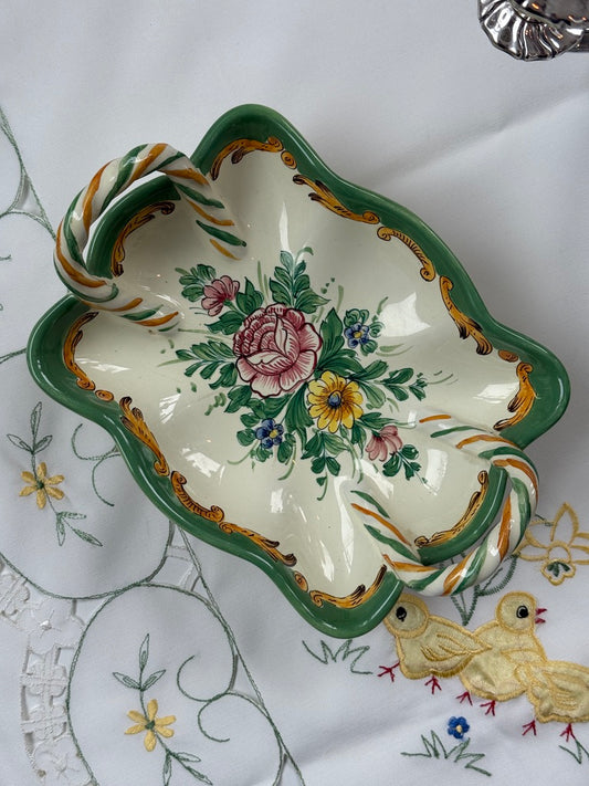 Fajance fad med håndtag